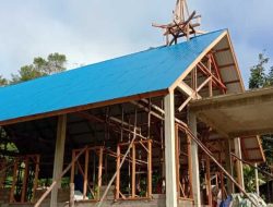 Bupati Sanggau dan Sejumlah Donatur Bantu Pembangunan Gereja Santo Yohanes Batu Besi di Sejotang