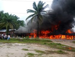 Kebakaran Hanguskan 4 Warung di Balai Sepuak, Pemilik Rugi Rp 100 Juta