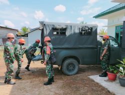 Gerak Cepat, Anggota Koramil Jongkat Cari Hotspot di Desa Wajok Hilir