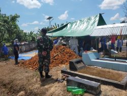 Danramil Toho Lakukan Pengamanan Pemakaman Covid-19