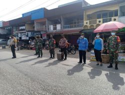 Bersama Muspika, Koramil Sungai Pinyuh Lakukan Penegakan Prokes di Pasar Anjungan