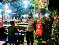 Gelar Patroli PPKM Gabungan, TNI-Polri Sambangi Pusat Kuliner Malam di Mempawah