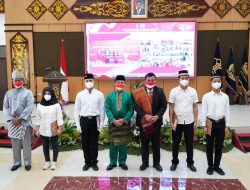 Ria Norsan dan Kepala Menkumham Kalbar Serahkan SK Remisi Umum Untuk Narapidana dan Anak