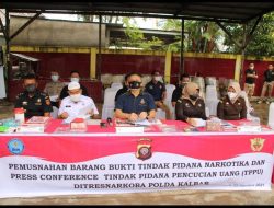 Polda Kalbar Musnahkan 3.119 Butir Pil Ekstasi Dan Amankan 5 Tersangka
