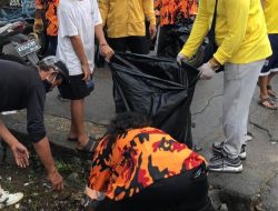 Semarak HUT RI ke-76, DPD Golkar Pontianak Barat Gelar Bedah Surau dan Aksi Gotong Royong