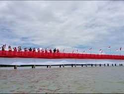 1000 Bendera Merah Putih Berkibar di Perbatasan Indonesia Malaysia
