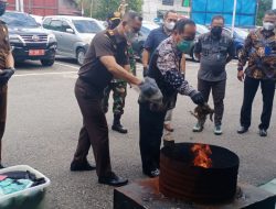 Kejari Sanggau Musnahkan Barang Bukti Dari 105 Kasus Pidana