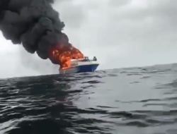 KM Sumber Poleang Terbakar di Tengah Laut, 28 Penumpang dan ABK Terjun Menyelamatkan Diri