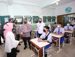 Panglima TNI dan Kapolri Tinjau Serbuan Vaksinasi di Ayani Mega Mall dan SMAN 1 Pontianak