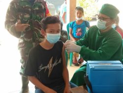 Tingkatkan Herd Immunity, Babinsa Toho Bersama Nakes Terus Gencarkan Vaksinasi Covid-19