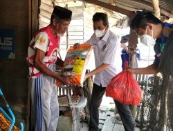 Karang Taruna Babel Bagikan Ratusan Paket Sembako kepada Masyarakat