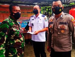 Pastikan Penerapkan Prokes, Babinsa Toho Pantau Penyaluran BLT-DD di Desa Binaan