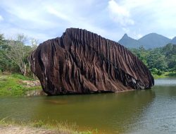 Keindahan Danau Batu Belimbing di Kota Singkawang