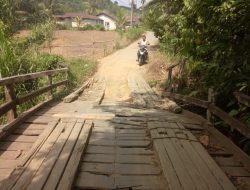 Kades Parigi: Kami Minta Pemda Landak Perhatikan Infrastruktur Jalan di Desa Kami