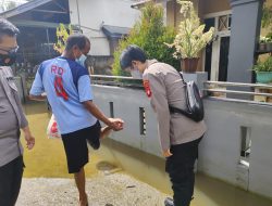 Biddokkes Polda Kalbar Bersama Instansi Terkait Lakukan Pengobatan Massal Bagi Masyarakat Korban Banjir Sintang