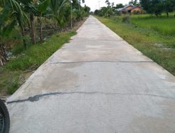 Jreengg! Baru Selesai Dikerjakan, Jalan Rabat Beton di Desa Olak-Olak Kubu Sudah Alami Keretakan