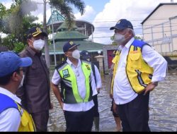 Menteri Basuki dan Ketua Komisi V Tinjau Banjir Sintang
