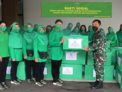 Peduli Kesulitan Masyarakat, Persit KCK Daerah XII Tanjungpura Bantu Korban Banjir di Sintang