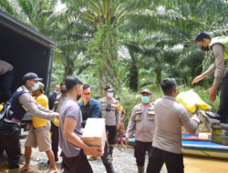 Kapolres Sekadau Pimpin Penyaluran Sembako Bagi Korban Banjir di Desa Seraras