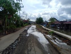 Memprihatinkan! Warga Berharap Pemkot Singkawang Segera Perbaiki Jalan Semai