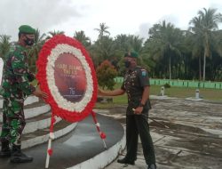 Peringatan Hari Juang TNI AD, Dandim 1201/Mph Letakan Karangan Bunga di Tugu Monumen TMP Putra Bangsa Mempawah
