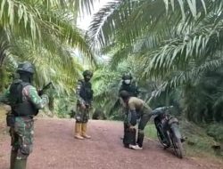 Anggota Satgas Yonif 144/JY Sweeping Jalan Masuk ke Desa Perbatasan, Ada Apa?