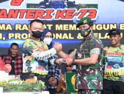 Kasad Bagikan Sembako Kepada Warga Sekitar Daerah Latihan Cipatat