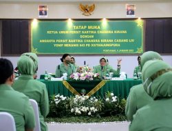 Ketum Persit Beri Arahan Ibu-ibu yang Sedang Ditinggal Tugas