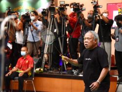 Menteri Basuki Ikuti Pertandingan Eksibisi Badminton bersama Menpora, Mensesneg dan Menteri Investasi