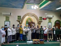 Kapolda Metro Jaya Serahkan Bantuan Al-Quran, Sembako dan Masker di lokasi Rawan Tawuran