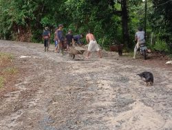 Dianggap Kurang Perhatian dari Pemkot Singkawang, Masyarakat Terpaksa Perbaiki Jalan Gunung Poteng Secara Swadaya