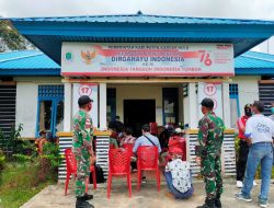 Anggota Satgas Yonif 144/JY Berikan Rasa Aman Masyarakat Perbatasan pada Momen Pergantian Tumenggung