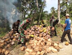 Anjangsana ke Warga, Satgas Pamtas Yonif Mekanis 643/Wns Berikan Pengetahuan Pengolahan Buah Kelapa di Perbatasan