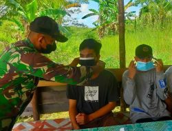 Satgas Pamtas Yonif Mekanis 643/WNS Lakukan Komsos dan Bagikan Masker di Perbatasan