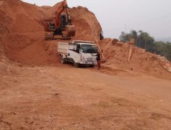 Aktivitas Penambangan Tanah Merah Diduga Babat Kawasan Gunung Hutan Lindung Gunung Ambawang