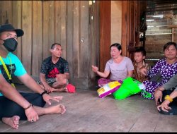 Sisihkan Gaji Bulanan, Anggota Sat Binmas Polres Singkawang Ini Rutin Serahkan Bantuan Sembako dan Uang Tunai ke Warga Kurang Mampu