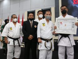 Turut Andil Majukan Karate, Pangdam XII/Tpr Terima Anugerah Sabuk Hitam (DAN 6) INKAI