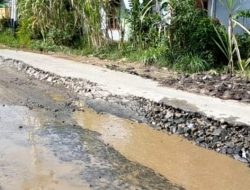 Kerusakan Jalan Semai Semakin Parah, Ada Warga yang Terjatuh