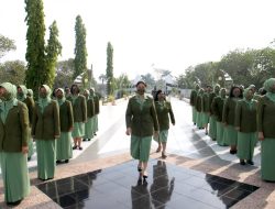 Sambut HUT ke-76, Ketua Persit KCK Daerah XII/Tpr Pimpin Ziarah ke TMP Dharma Patria Jaya