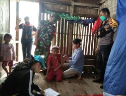 Dampingi Vaksinasi Anak, Babinsa Meranti Berikan Rasa Aman dan Nyaman