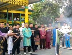Lancang Mengaku Sultan, Diky Arianto Dikecam Masyarakat Sanggau dan Potonya Dibakar