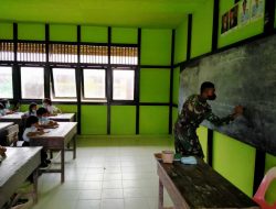 Turut Cerdaskan Anak Bangsa, Satgas Pamtas Yonif Mekanis 643/Wns Jadi Tenaga Pendidik di SD Perbatasan