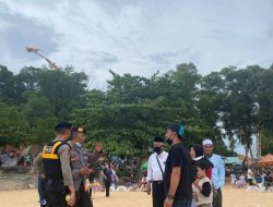 Ditsamapta Polda Kalbar Turut Pertebal Pengamanan di Obyek Wisata Pantai Kura-kura dan Pantai Samudra Indah Bengkayang