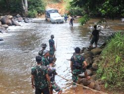 Sulitnya Medan, Anggota Satgas TMMD 113, Kodim 1201/Mph Tetap Semangat Membangun Desa