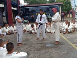 Asah Kemampuan, Personel Ditsamapta Polda Kalbar Latihan Beladiri Tarung Derajat