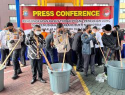 Polda Riau Musnahkan 48,68 Kg Sabu, 14 Pelaku Digulung