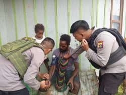 Tim Medis Satgasres Binmas Noken Ops Damai Cartenz-2022 Laksanakan Kegiatan “Keladi Sagu” di Pegunungan Bintang