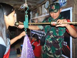 Kegiatan Non Fisik, Satgas TMMD ke-113 Kodim 1201/Mph Berikan Penyuluhan Posyandu dan Imunisasi Anak ke Warga Desa Tengon