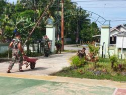 Jumat Bersih, Anggota Koramil-01/ Jongkat Bersihkan Sekitar Makoramil&nbsp;