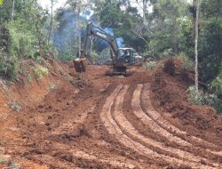 Kebut Terus, Satgas TMMD Ke-113 Kodim 1201 Percepat Perbaikan Jalan